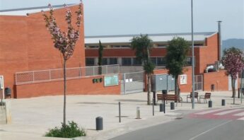 Grafix regala ordenadores a una escuela de la zona